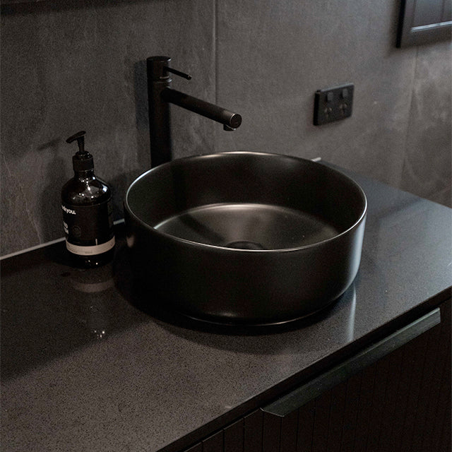 Benji Marshall Ensuite - Black Basin and Phoenix Universal Pop-up Plug & Waste (40mm) Matte Black