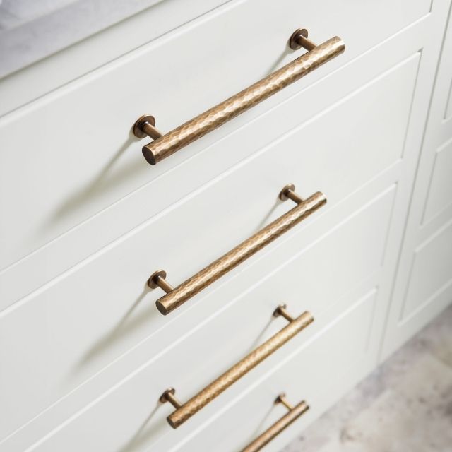 Castella Tarn 160mm Hammered Handle Aged Brass