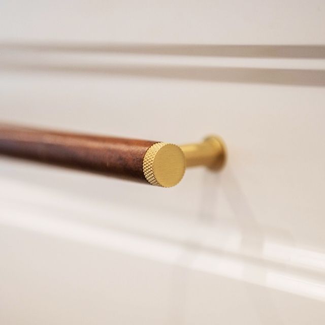 Lifestyle Castella Kereste 128mm Handle Walnut/Satin Brass 235.128.35S - The Blue Space