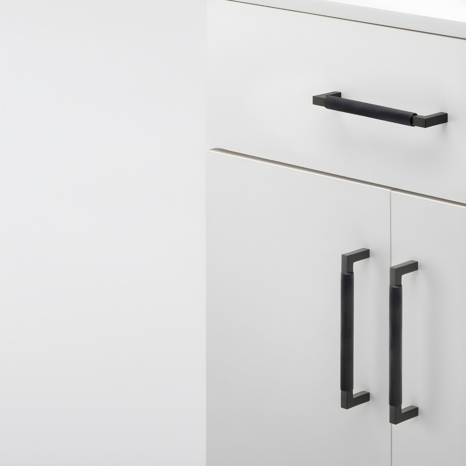 lifestyle 2 Iver Brunswick 160mm Cabinet Pull Handle Matte Black 22111 - The Blue Space