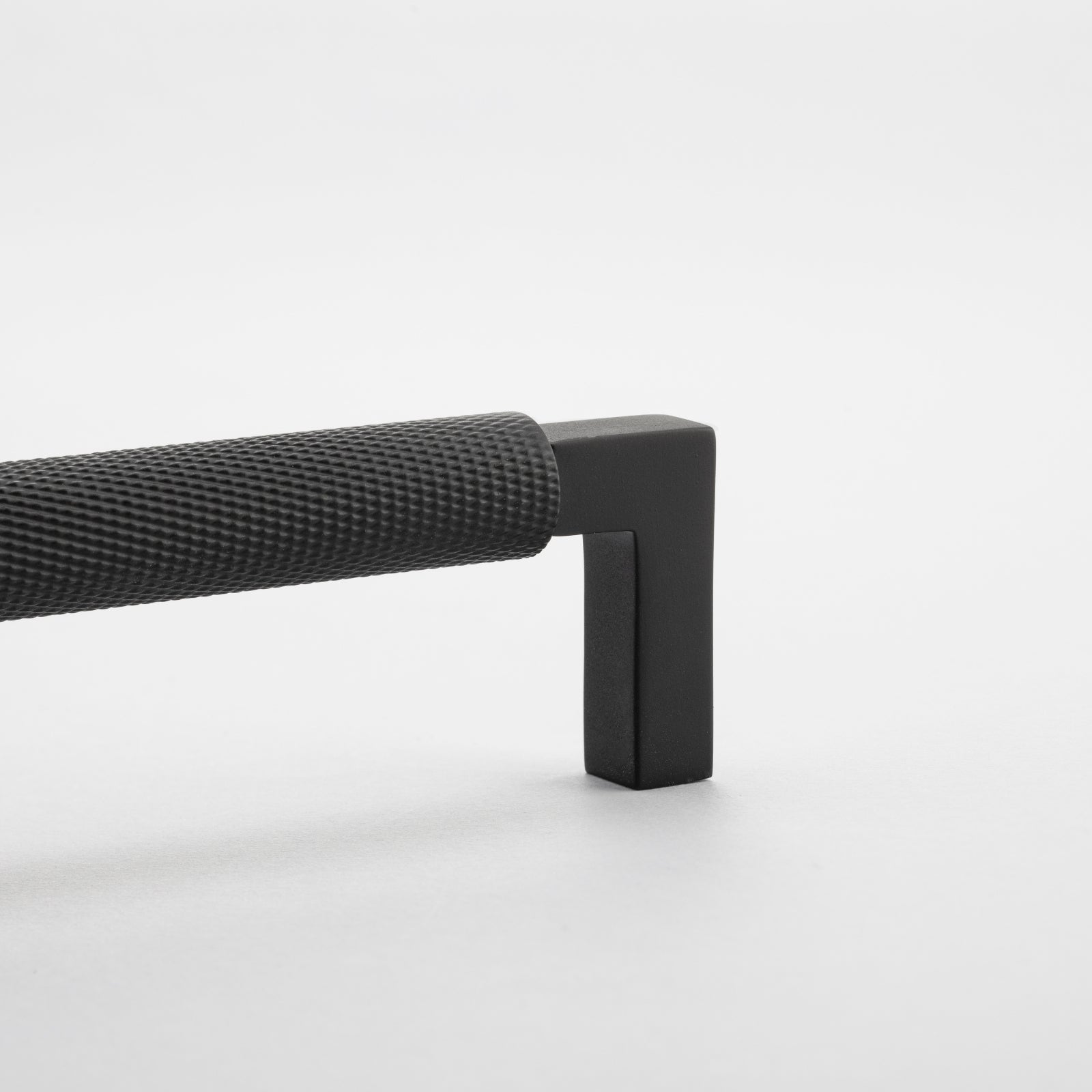Detail 2 Iver Brunswick 256mm Cabinet Pull Handle Matte Black 22121 - The Blue Space