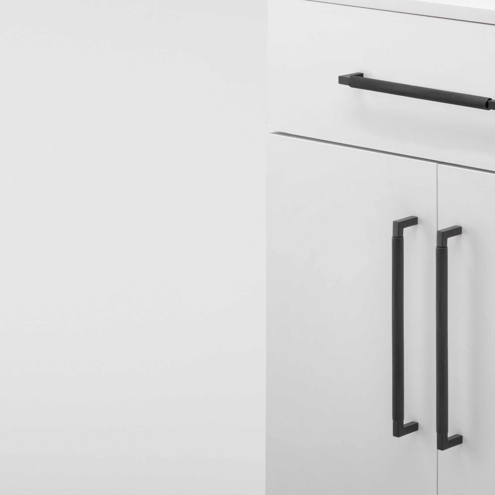 Lifestyle Iver Brunswick 256mm Cabinet Pull Handle Matte Black 22121 - The Blue Space