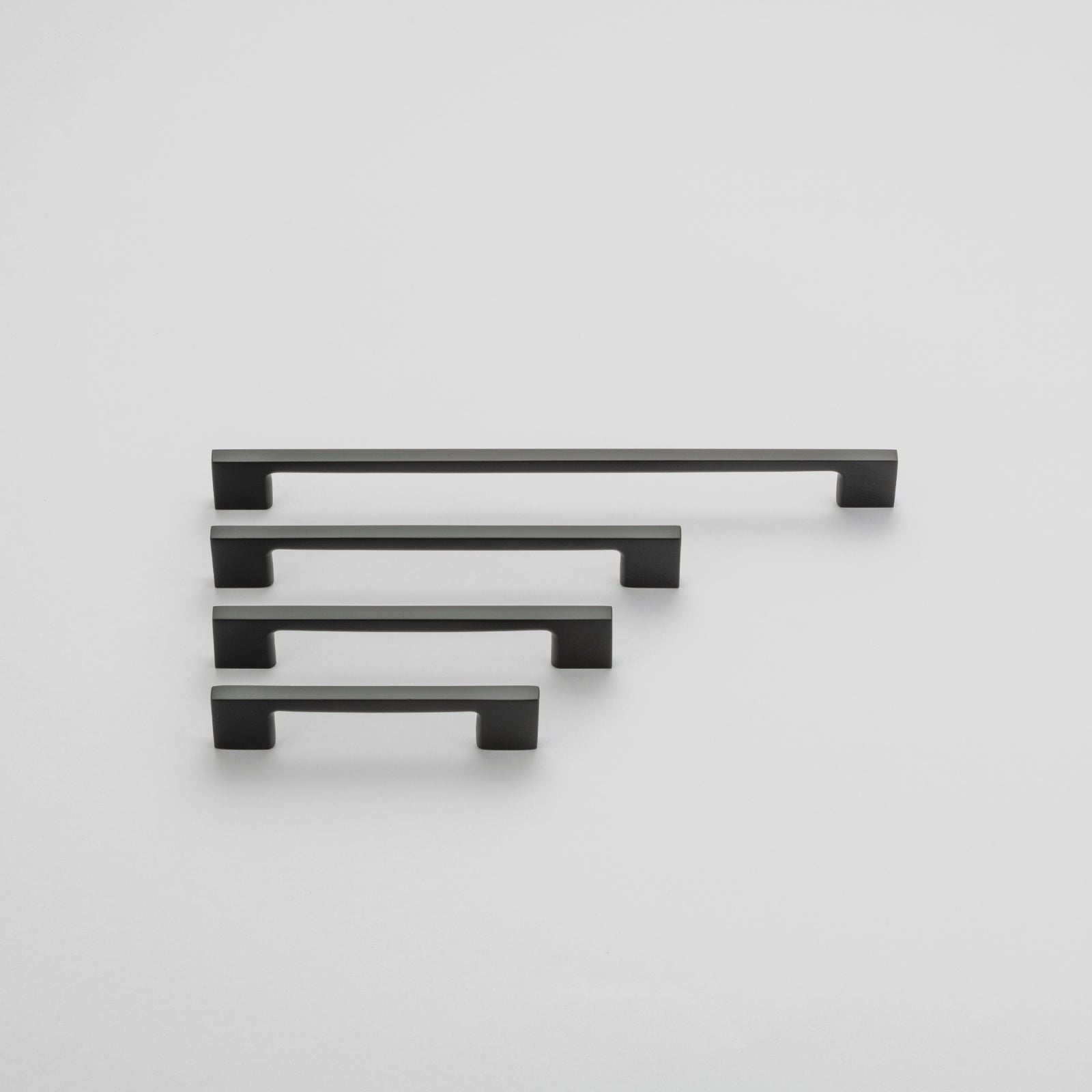 All Sizes Iver Cali 128mm Cabinet Pull Handle Matte Black SDG-0527 - The Blue Space