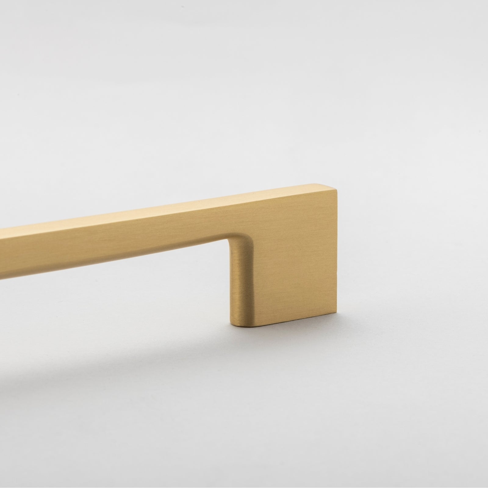 Detail2 Iver Cali 160mm Cabinet Pull Handle Brushed Brass SDG-0556 - The Blue Space