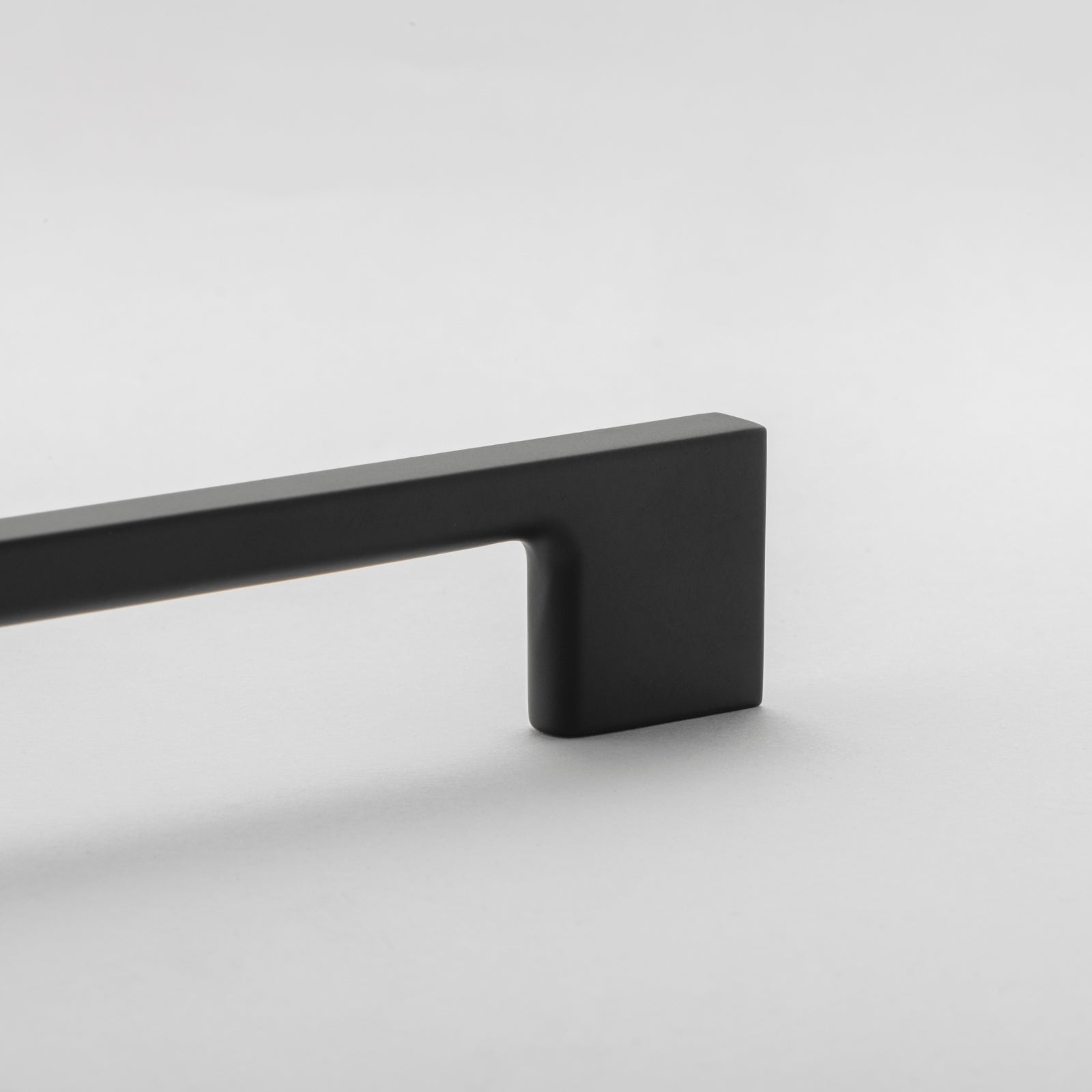 Detail2 Iver Cali 160mm Cabinet Pull Handle Matte Black SDG-0528 - The Blue Space