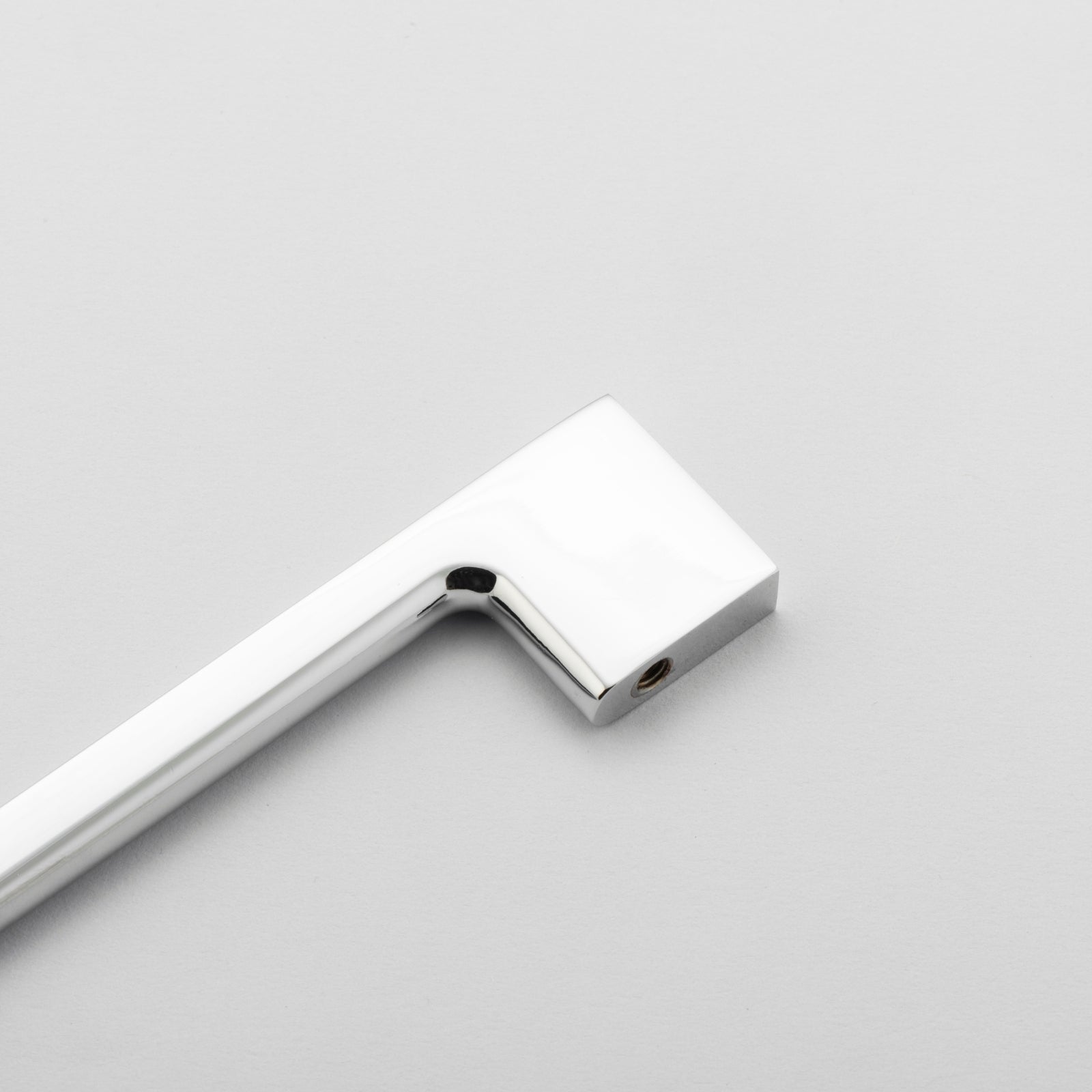 Detail1 Iver Cali 160mm Cabinet Pull Handle Polished Chrome SDG-0532 - The Blue Space