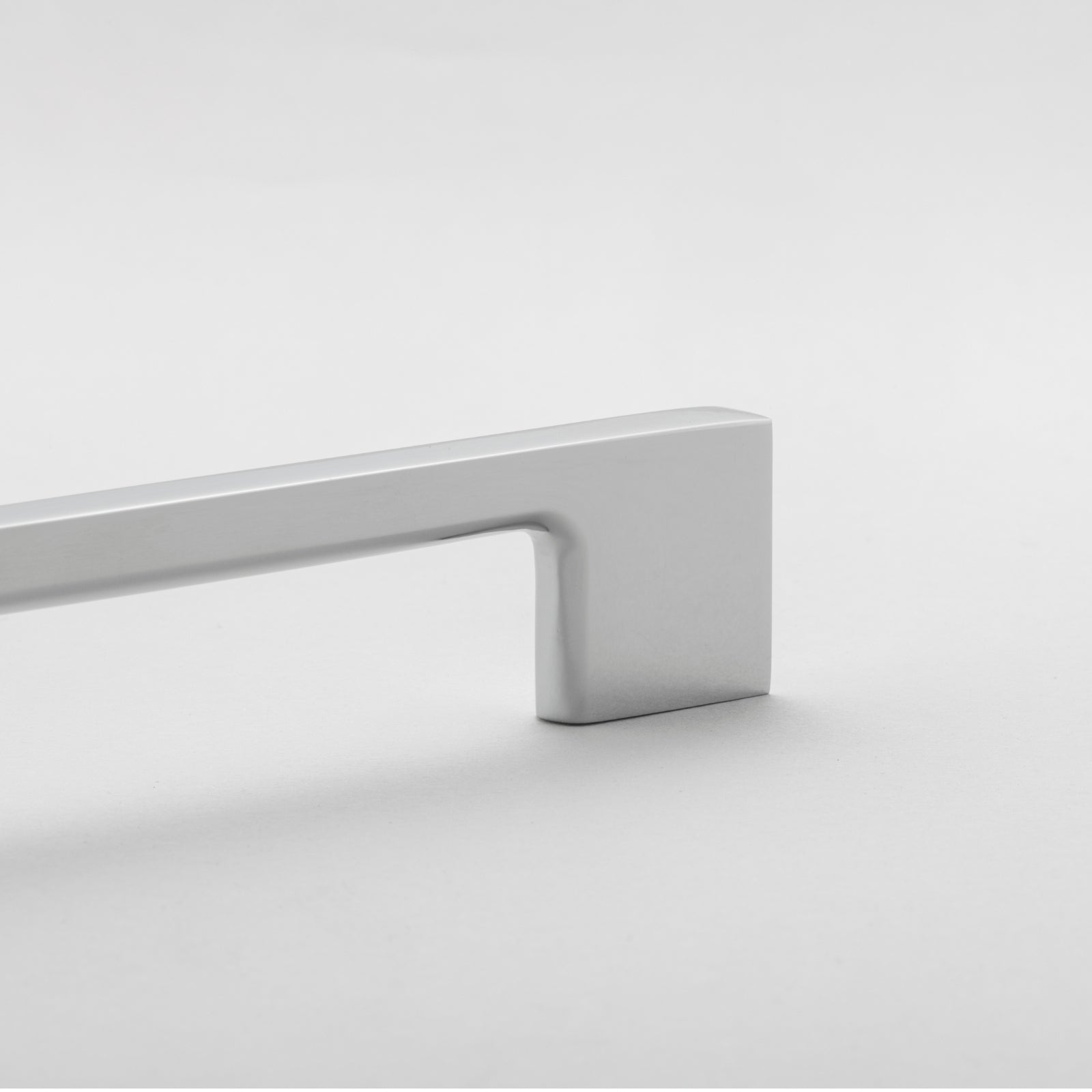 Detail2 Iver Cali 160mm Cabinet Pull Handle Polished Chrome SDG-0532 - The Blue Space