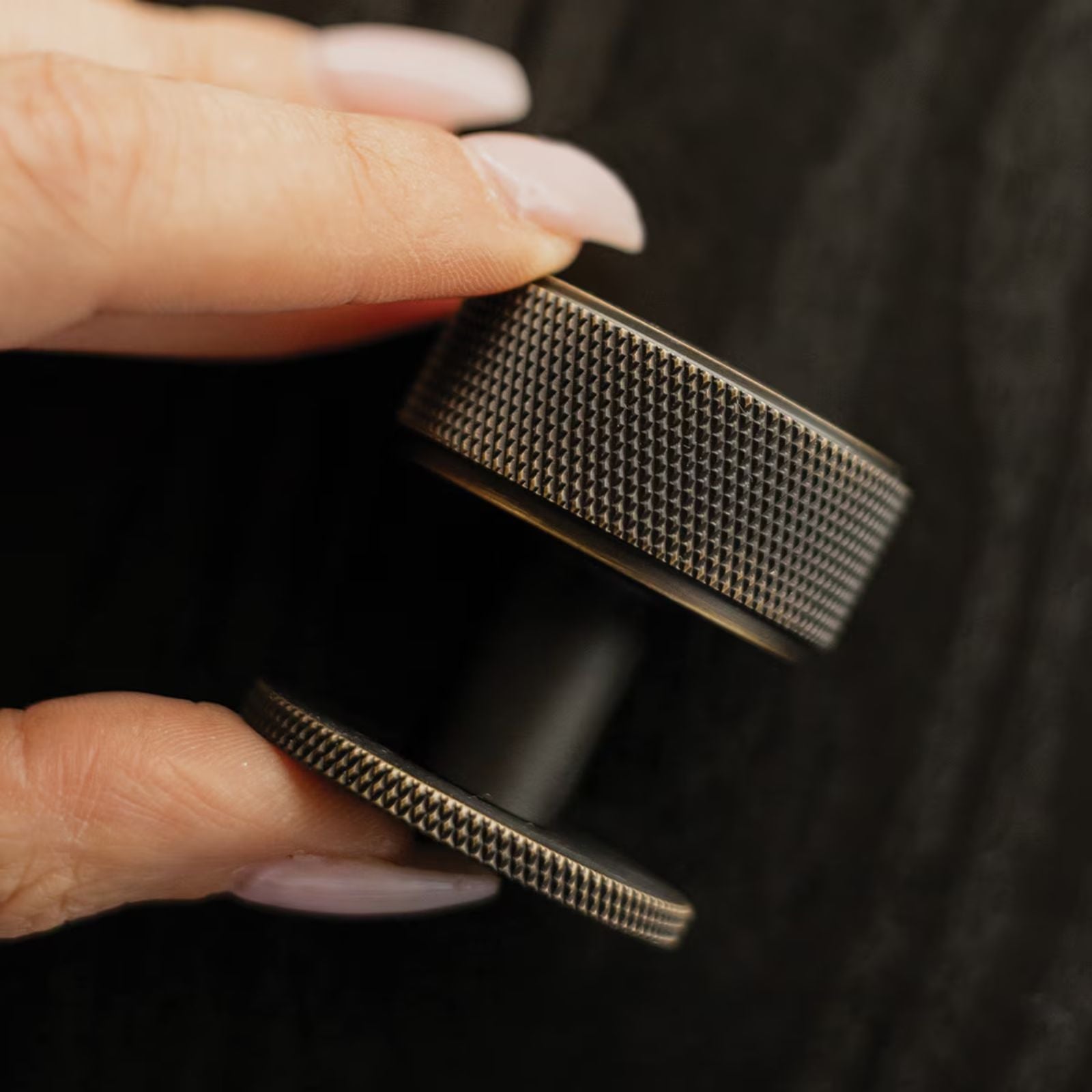 Momo Handles Belgravia 35mm Knurled Round Knob Dark Bronze BLG035.DKB - The Blue Space