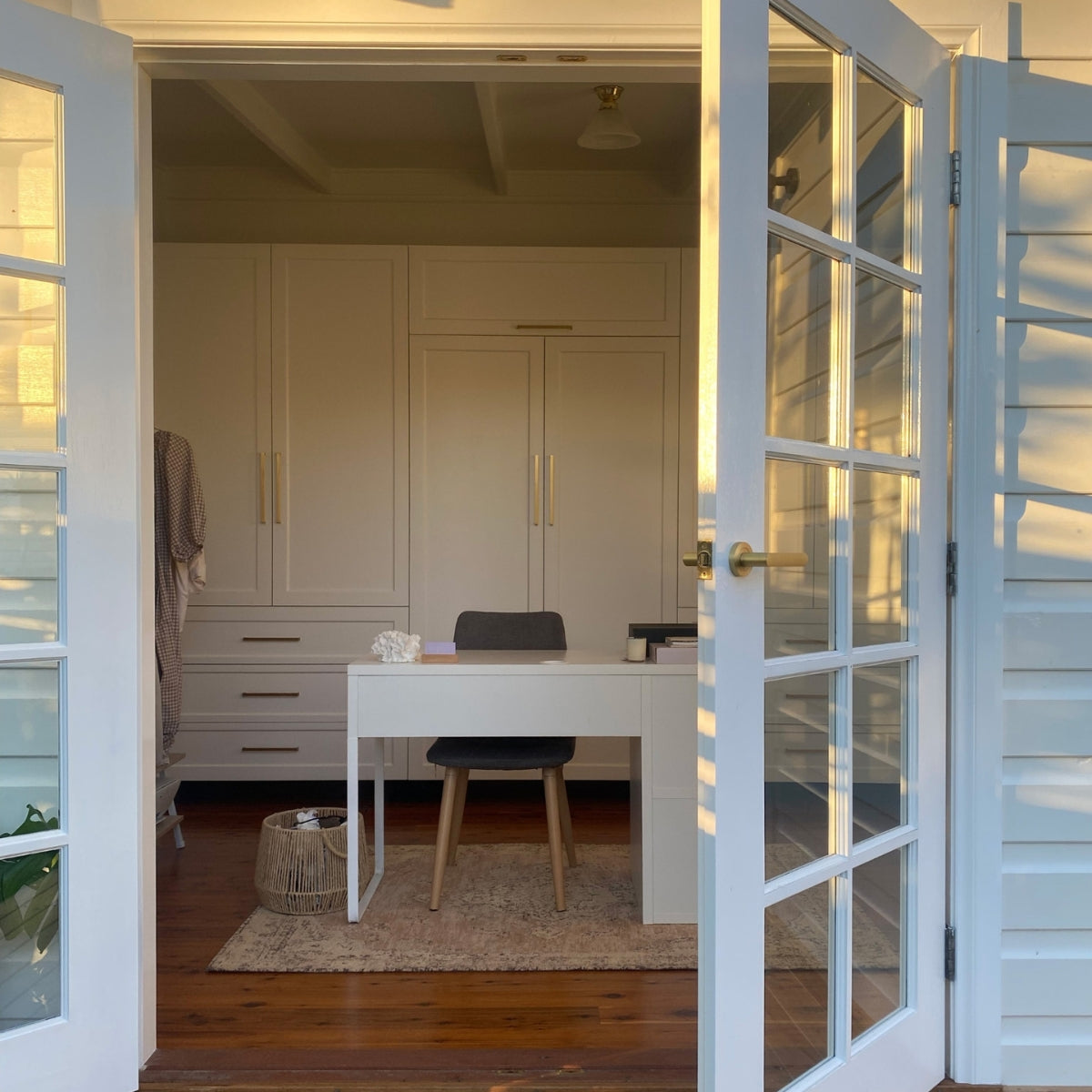 Lifestyle 2 Momo Handles Dallas D Handle Brushed Matt Brass FDH128.BMB - The Blue Space Real Reno