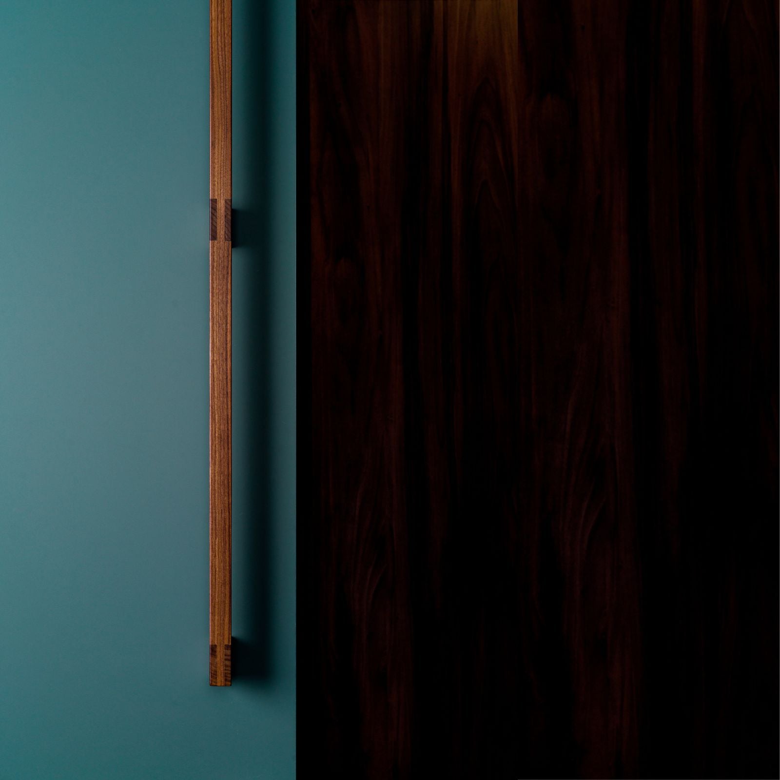 Lifestyle Momo Handles Hako D Handle Walnut HKO0695.960.WN - The Blue Space