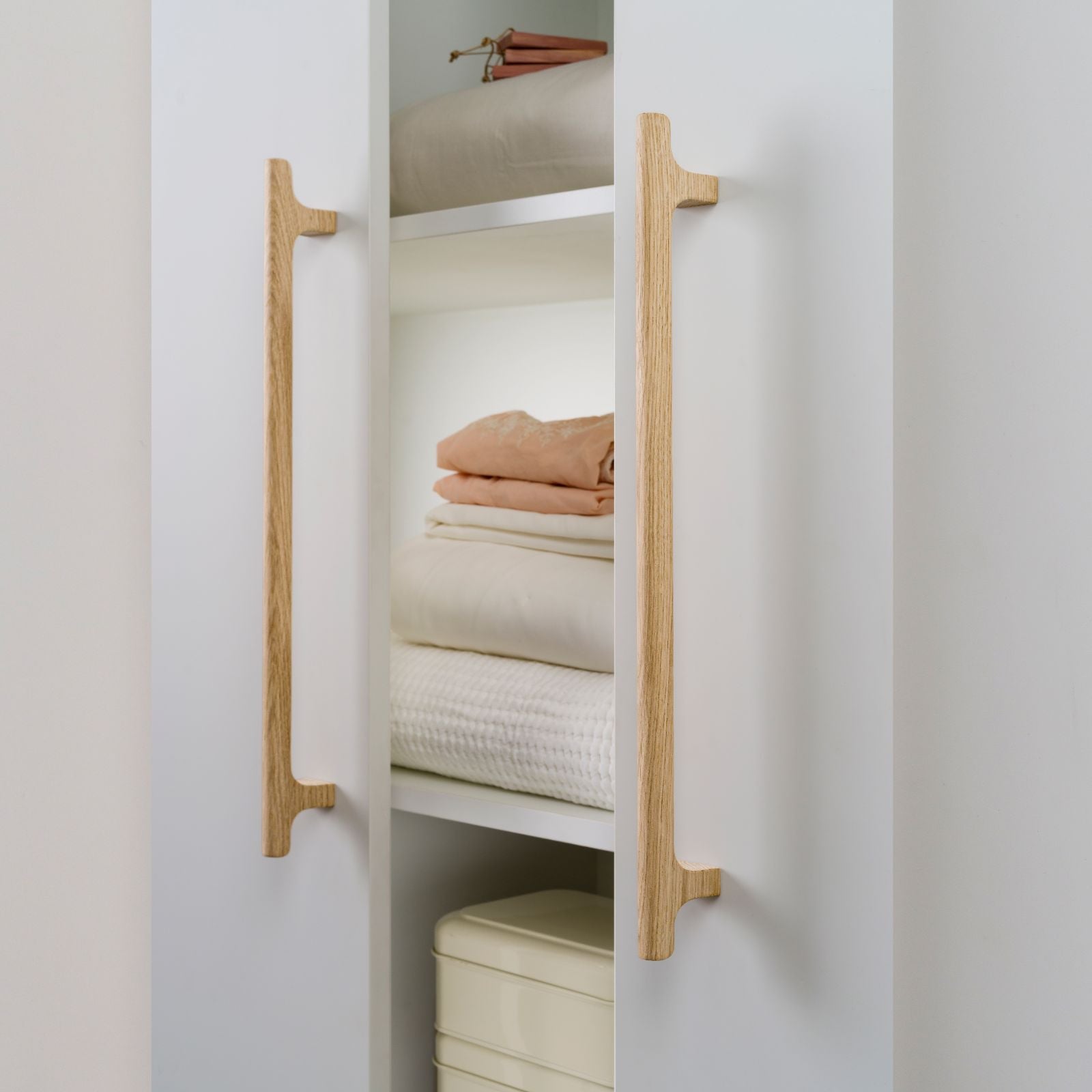 Lifestyle Momo Handles Hinoki Big Handle Oak HIN0682.416.OAK - The Blue Space