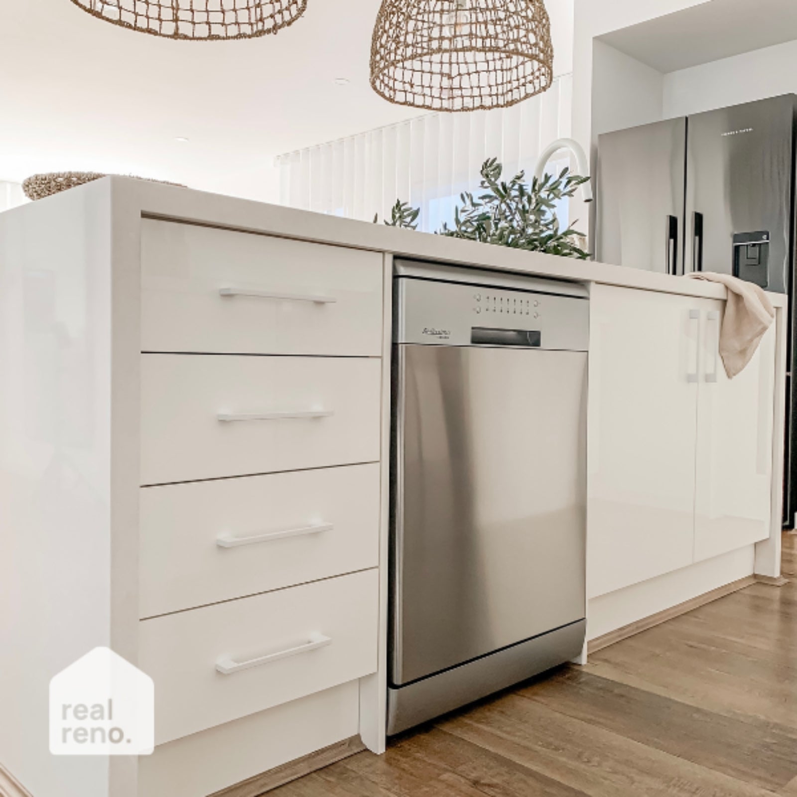 Lifestyle Momo Handles Livorno D Handle Matt White M3163.160.MWH.FG - The Blue Space