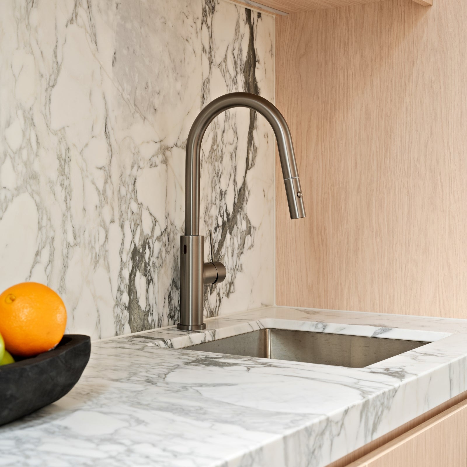 Lifestyle 2 Nero Mecca Smart Sensor Pull Out Kitchen Mixer Gun Metal NR221908AGM - The Blue Space