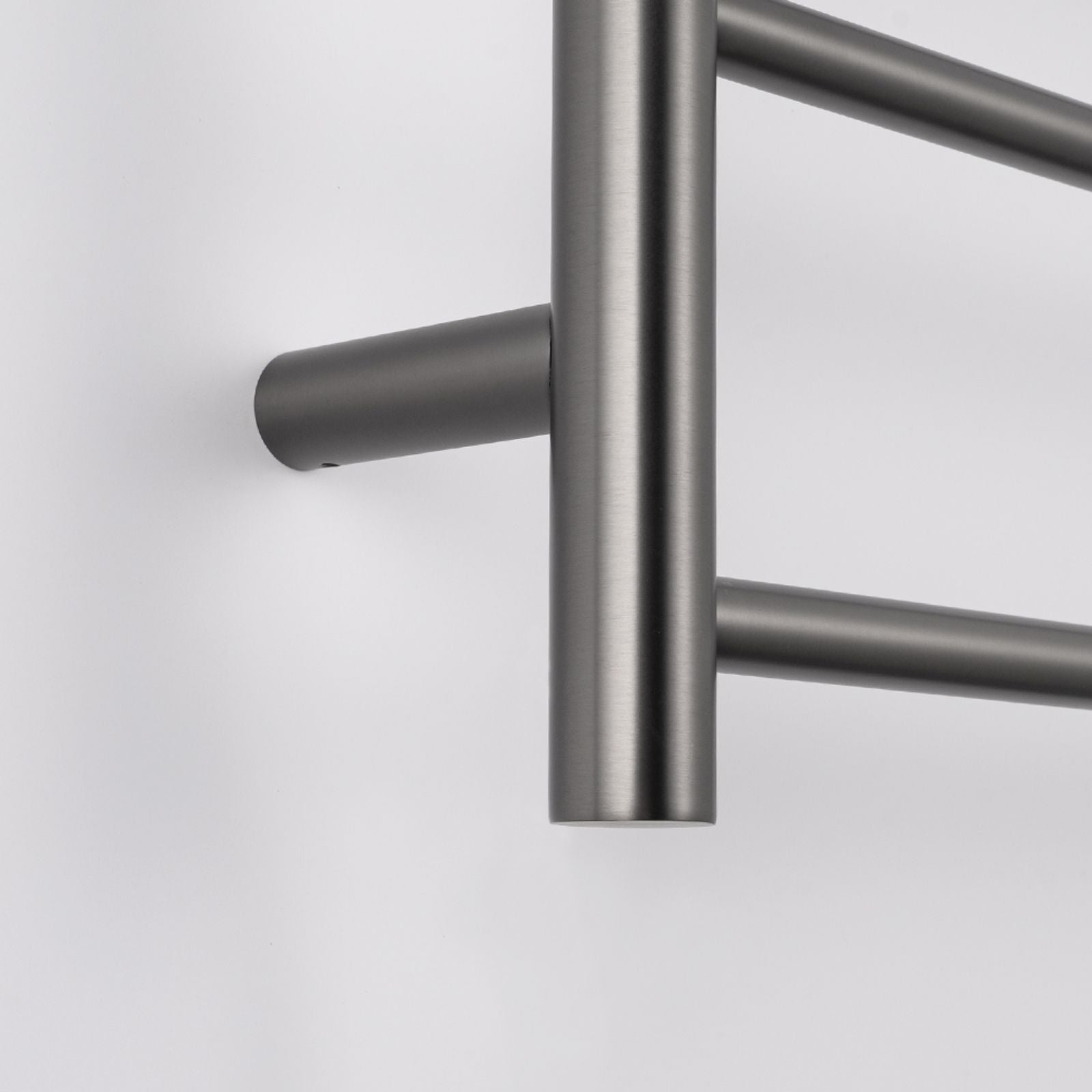 Close Front Radiant Heated Round Ladder 600 X 800mm Gun Metal Grey GMG-RTR01 - The Blue Space