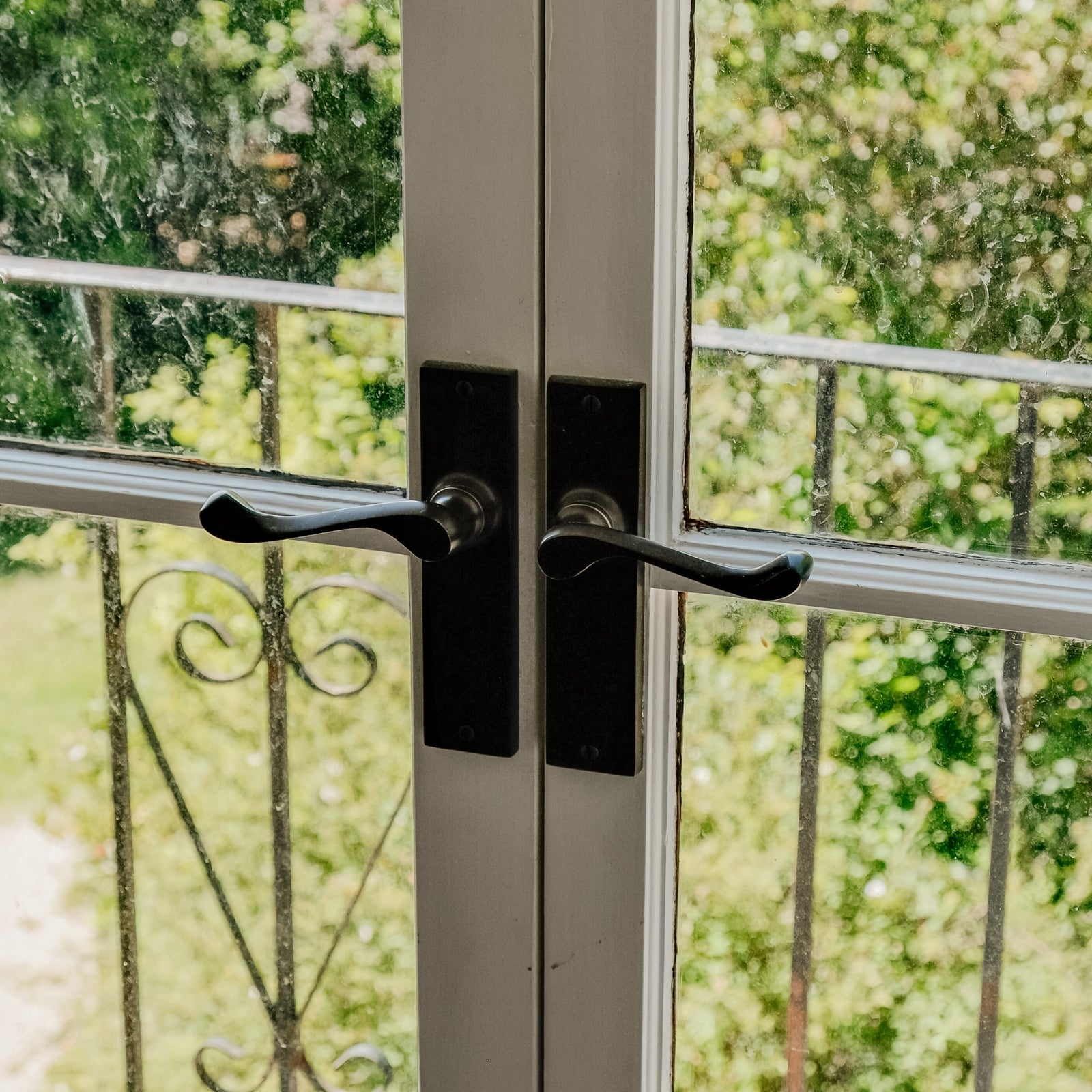 Detail TradCo Milton Lever Long Backplate Passage Set Matte Black 9610KPASS60 - The Blue Space