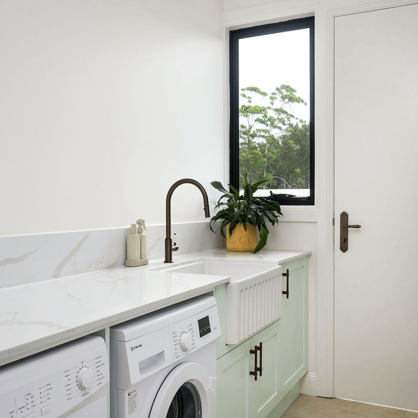 Lifestyle Turner Hastings Ludlow Pull Out Mixer Tap - English Bronze LU112PM-EB - The Blue Space