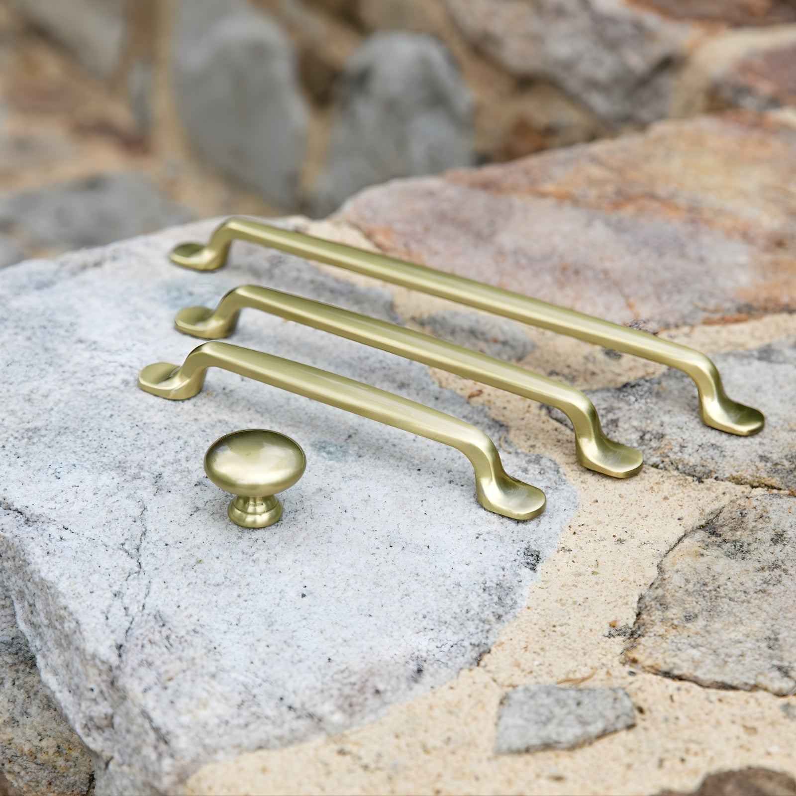 Variations Turner Hastings Tutto 320mm Pull Handle Brushed Brass TU320CB-BB - The Blue Space