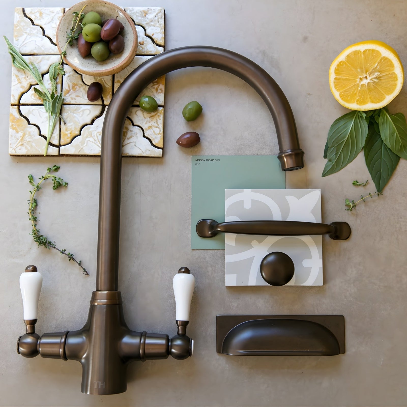 Turner Hastings Verona 128mm Pull Handle English Bronze VE128CB-EB - The Blue Space