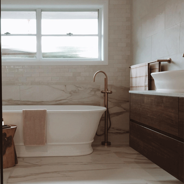 Turner Hastings Cambridge 174 TitanCast Bath - Satin Silk
