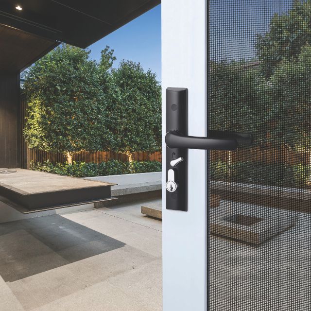 Lifestyle Yale Quattro Hinged Security Door Lock Brown Y8104BRNDP - The Blue Space