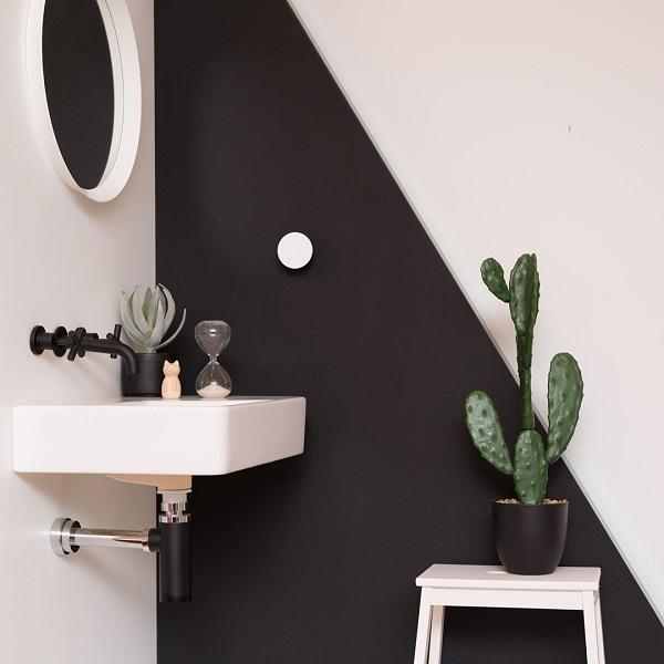 Clark Square Wall Basin Right Hand Shelf 600mm No Tapholes