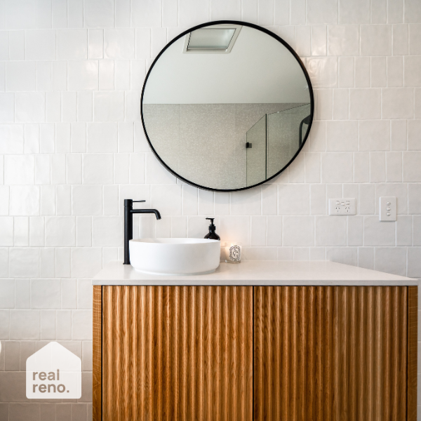 Remer Modern Round 610mm - 810mm aluminium framed mirror in Matte Black - The Blue Space Real Reno