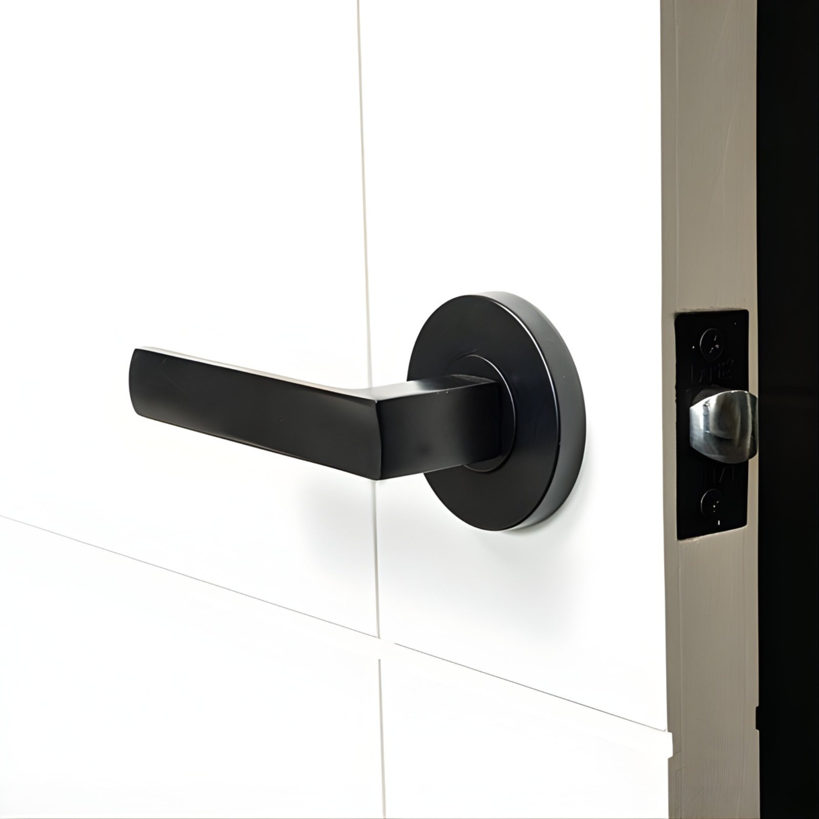 Lifestyle Lane Oxford Passage Lever Door Handle Set On Round Rosette Matte Black L984790 - The Blue Space