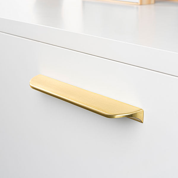 Momo Handles Nick Pull Handle Brushed Matt Brass Lifestyle Image - The Blue Space