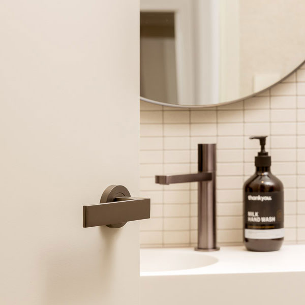 Zanda Boston Privacy Set Graphite Nickel online at The Blue Space