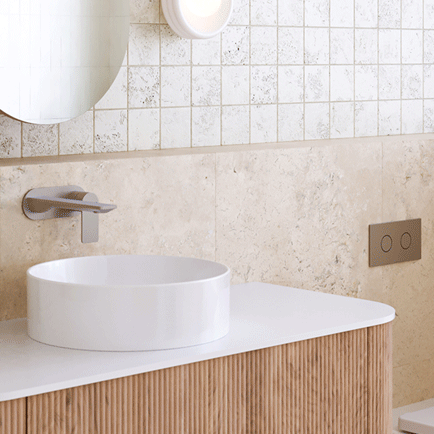 Coastal Sophistication: A bathroom that embodies effortless calm