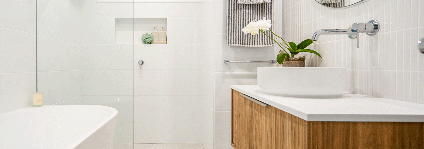 Blue Space Reno's: Modern Scandinavian Style Bathroom