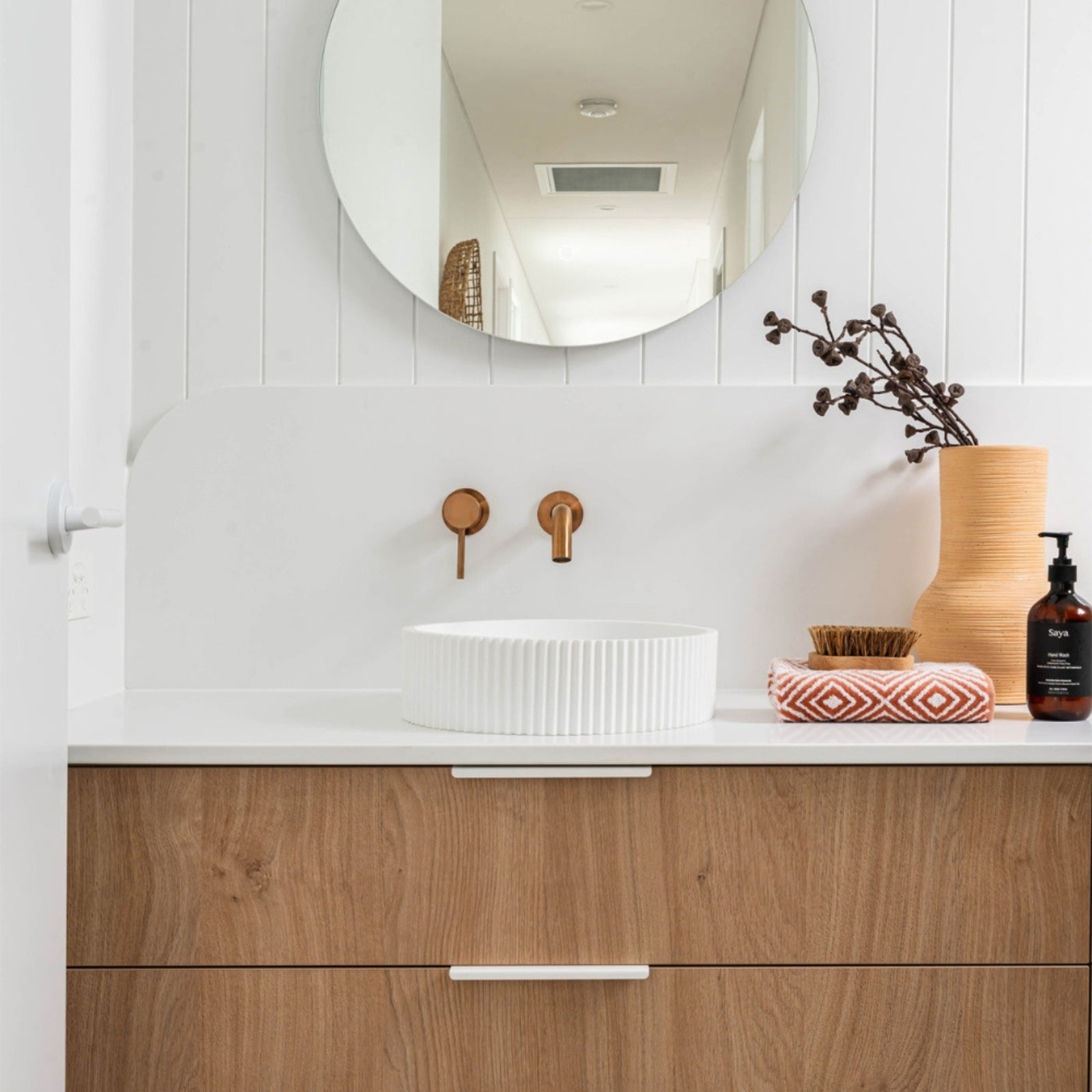 Lifestyle Momo Handles Ferrara Lip Pull in White featured in coastal bathroom - The Blue Space