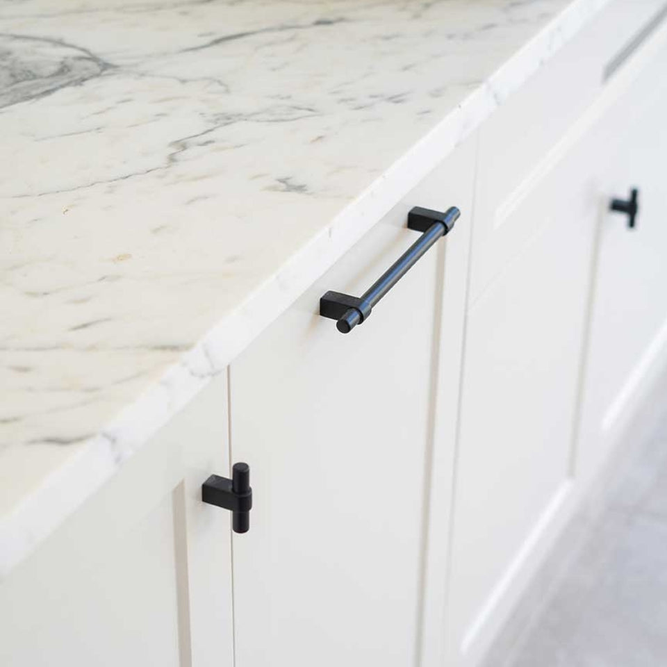 Momo Maida Bar Handle Matte Black