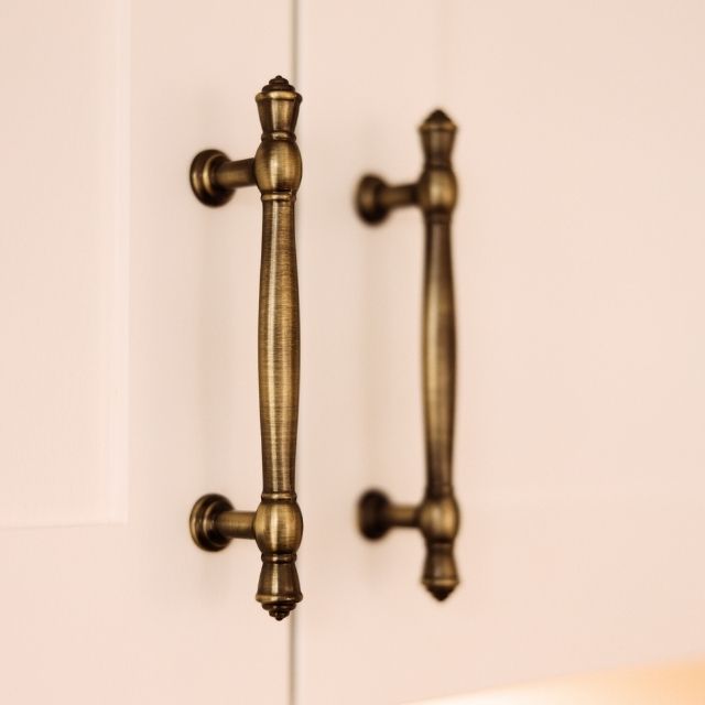 Lifestyle Castella Windsor 160mm Handle  Antique Brass 150.160.03 - The Blue Space