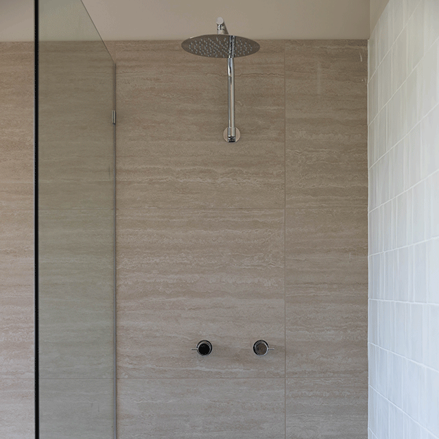 {"type":"root","children":[{"type":"paragraph","children":[{"type":"text","value":"Indigo Ciara shower and acessories"}]}]}