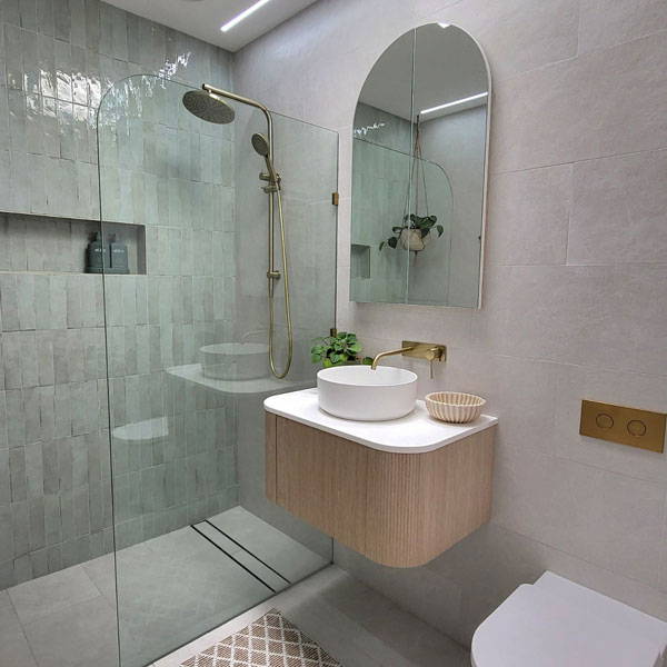 {"type":"root","children":[{"type":"paragraph","children":[{"type":"text","value":"4. The space enhancing benefits of a frameless shower screen"}]}]}