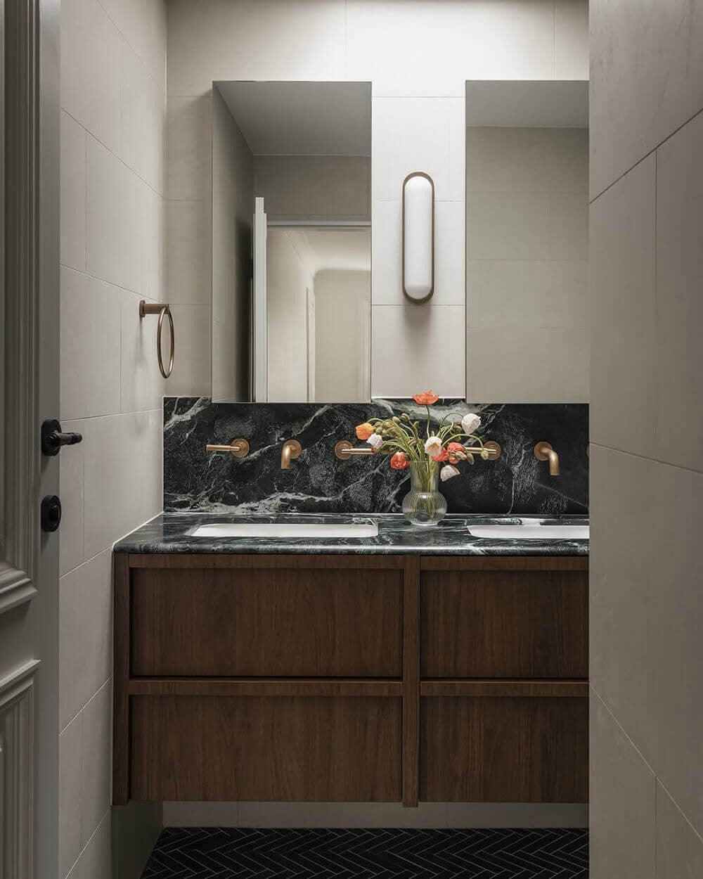 {"type":"root","children":[{"type":"paragraph","children":[{"type":"text","value":"Bathrooms: Thoughtful, modern luxury"}]}]}