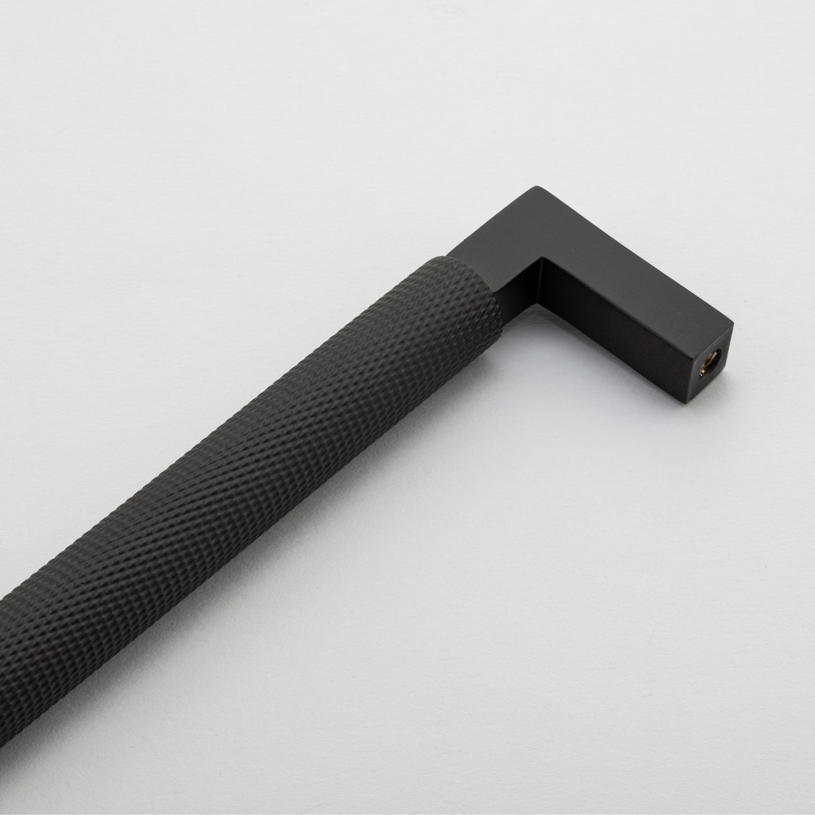 Detail 1 Iver Brunswick 256mm Cabinet Pull Handle Matte Black 22121 - The Blue Space