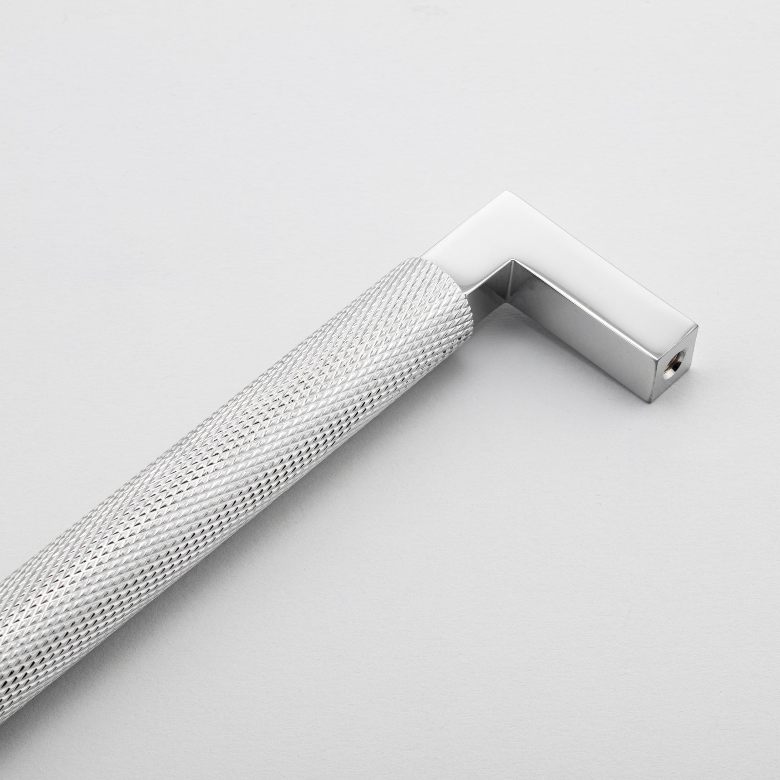 Detail 1 Iver Brunswick 256mm Cabinet Pull Handle Polished Chrome 22122 - The Blue Space