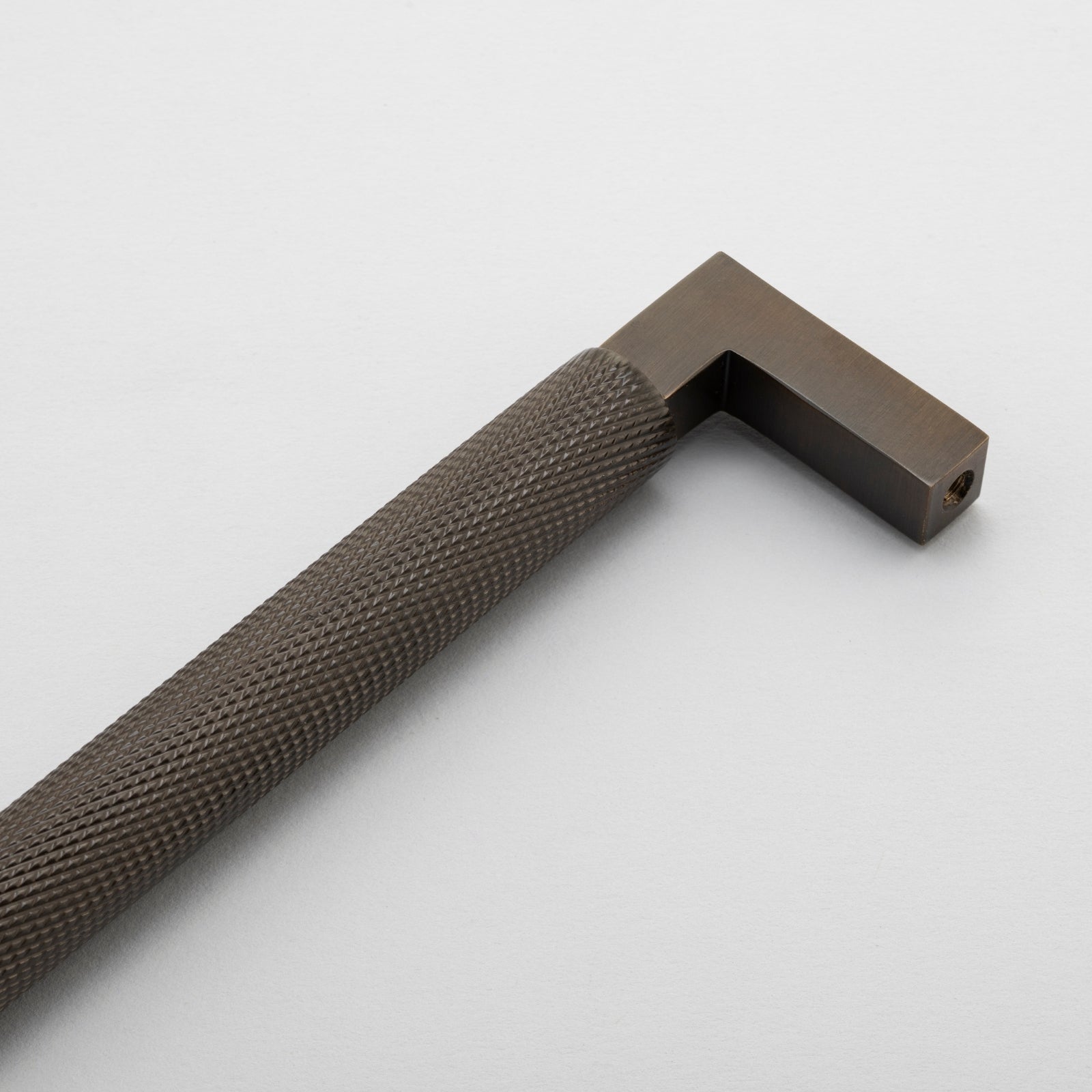 Details 1 Iver Brunswick 256mm Cabinet Pull Handle Signature Brass 22124 - The Blue Space