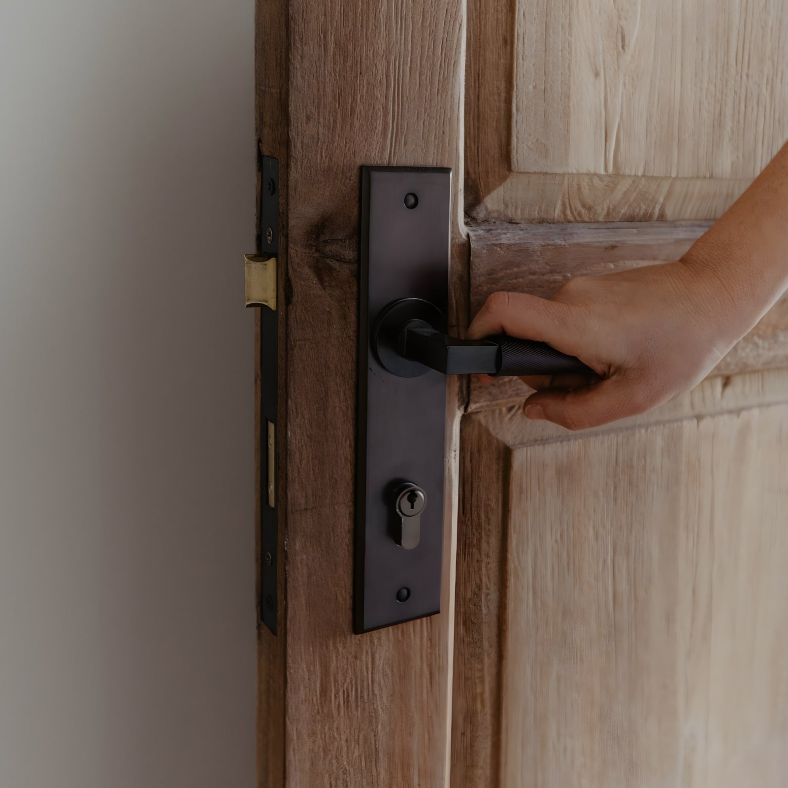 Lifestyle Iver Brunswick Lever Rectangular Backplate Entrance Kit with High Security Lock Matte Black  12752KENTR60KT - The Blue Space