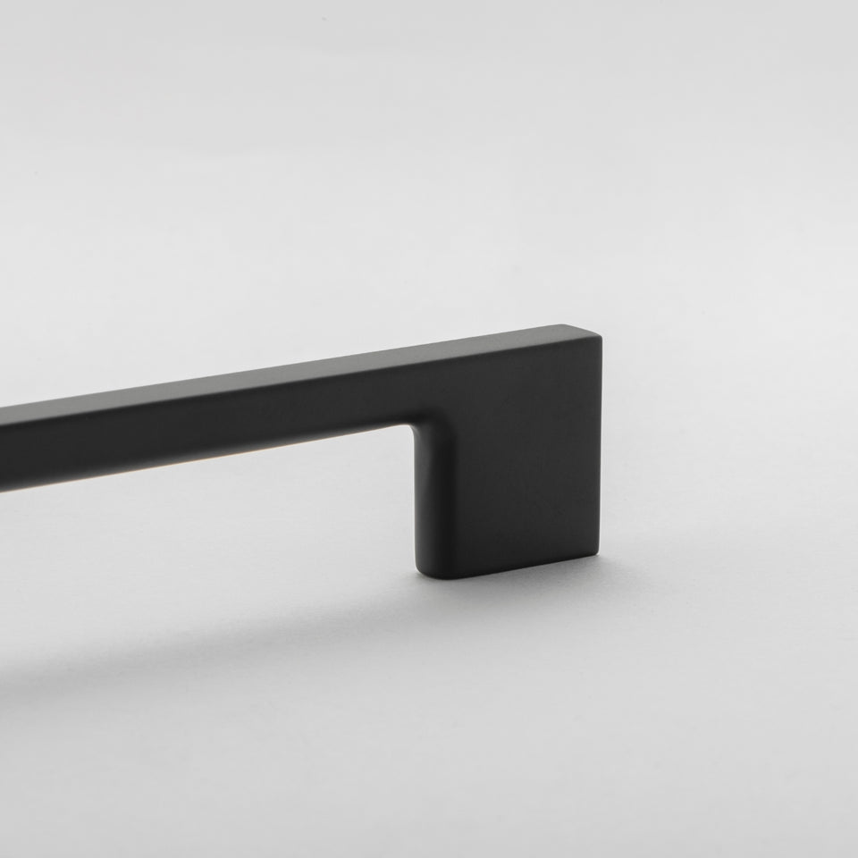 Iver Cali 160mm Cabinet Pull Handle Matte Black
