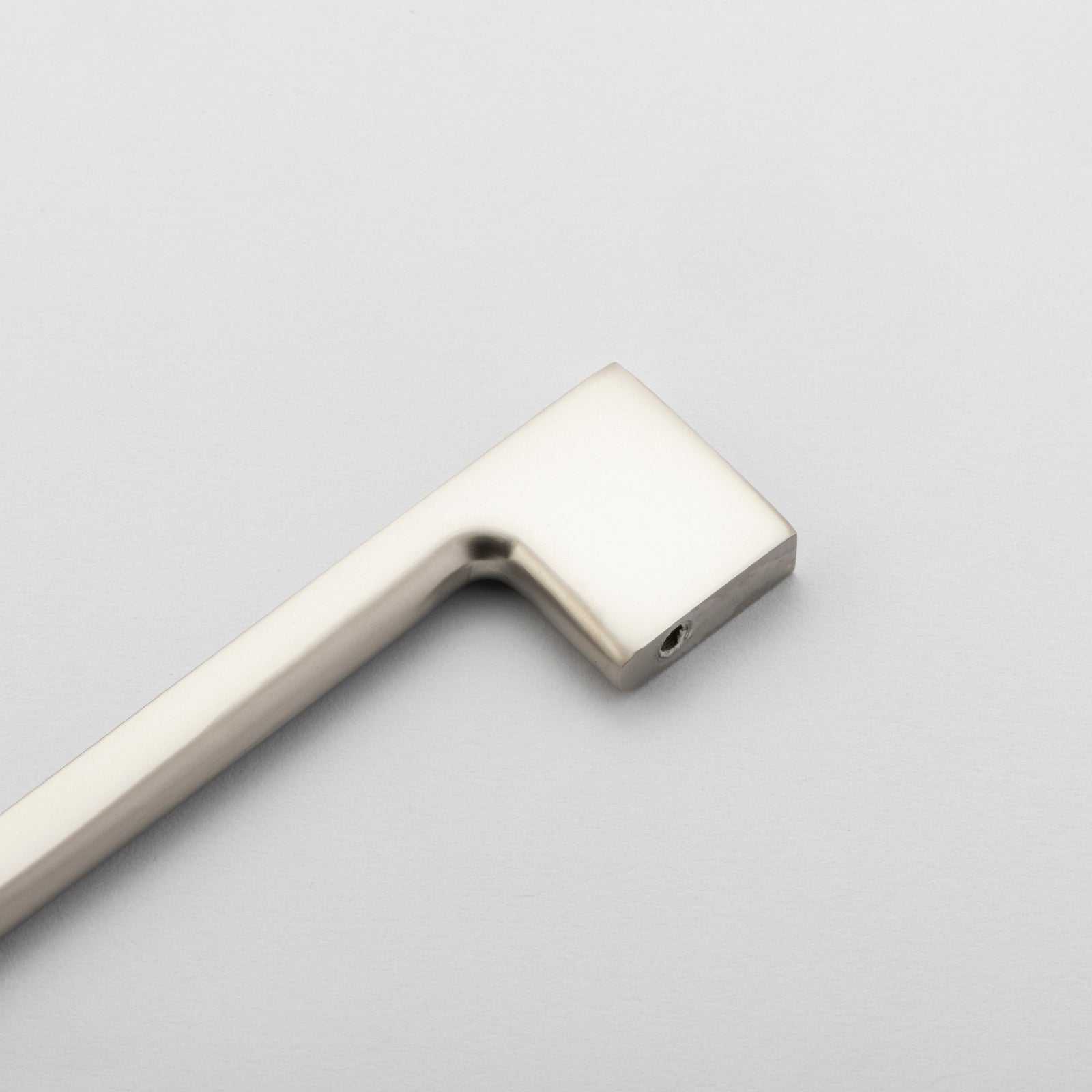 Detail1 Iver Cali 160mm Cabinet Pull Handle Satin Nickel SDG-0552 - The Blue Space
