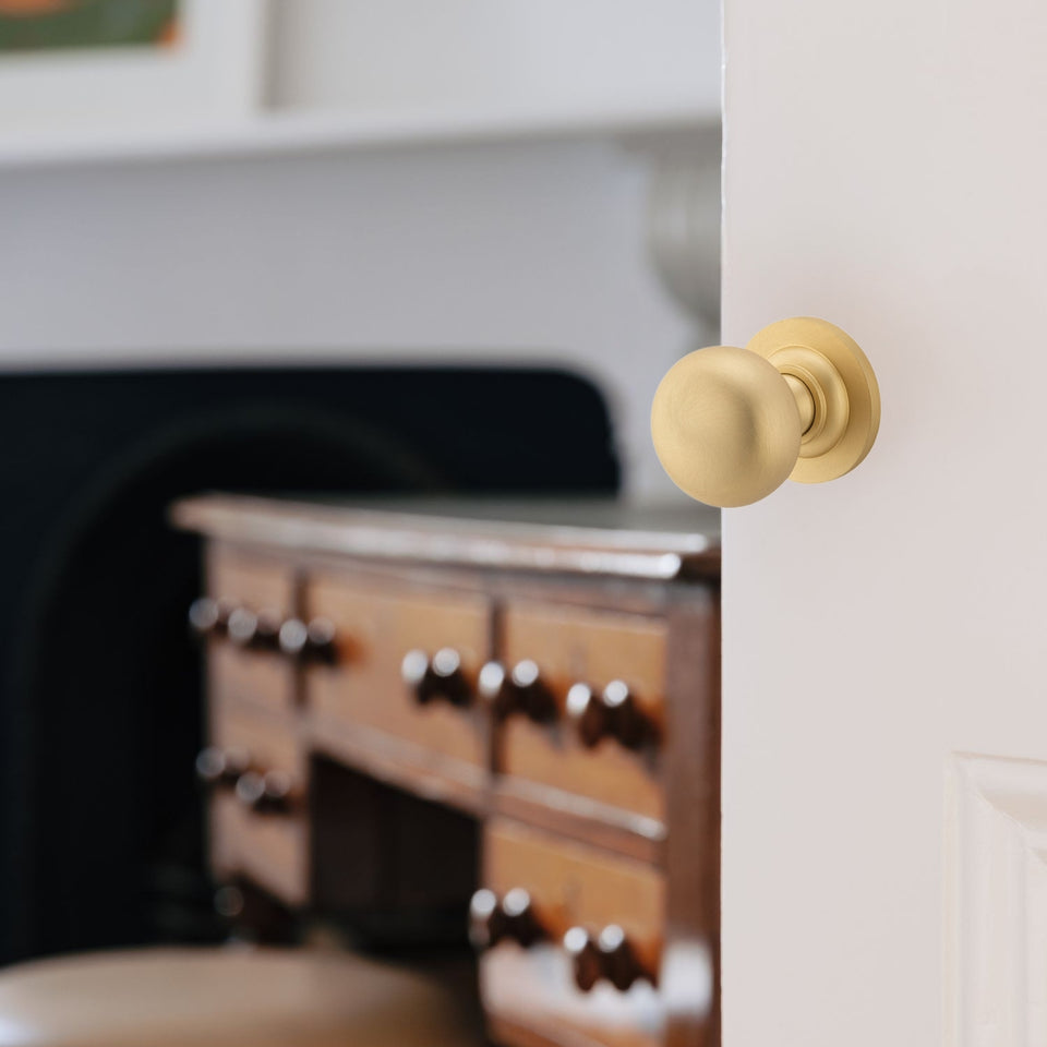 Iver Cambridge Knob Round Rose Entrance Kit with Separate High Security Lock Brushed Brass
