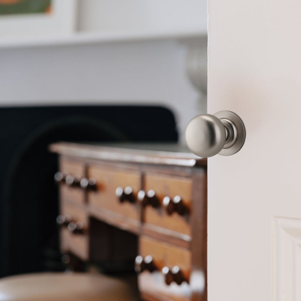 Iver Cambridge Knob Round Rose Entrance Kit with Separate High Security Lock Satin Nickel