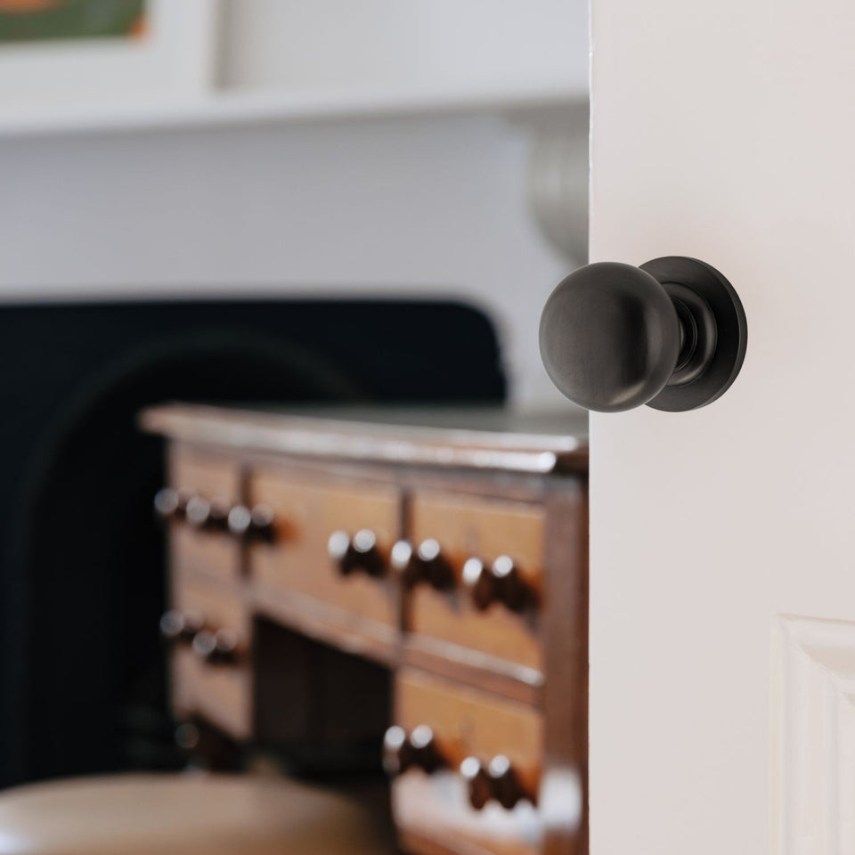 Iver Cambridge Knob Round Rose Entrance Kit with Separate High Security Lock Signature Brass