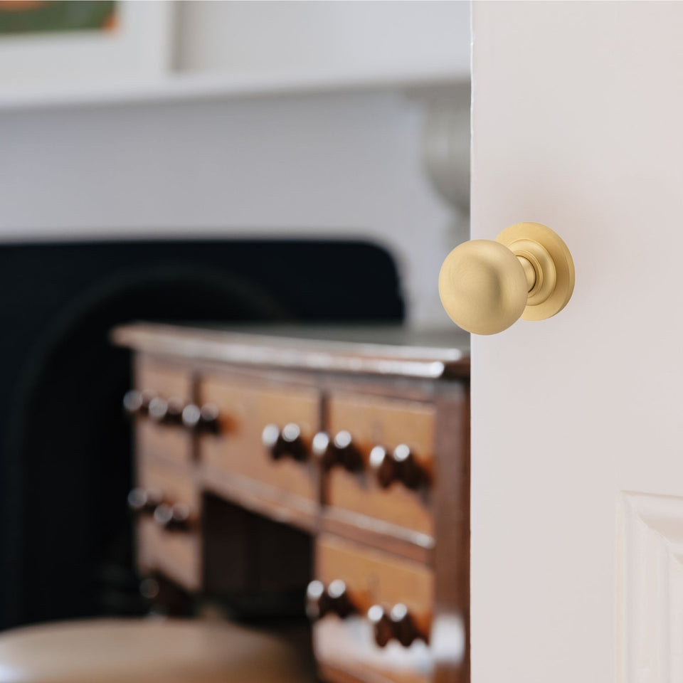 Iver Cambridge Knob Round Rose Passage Kit Brushed Brass