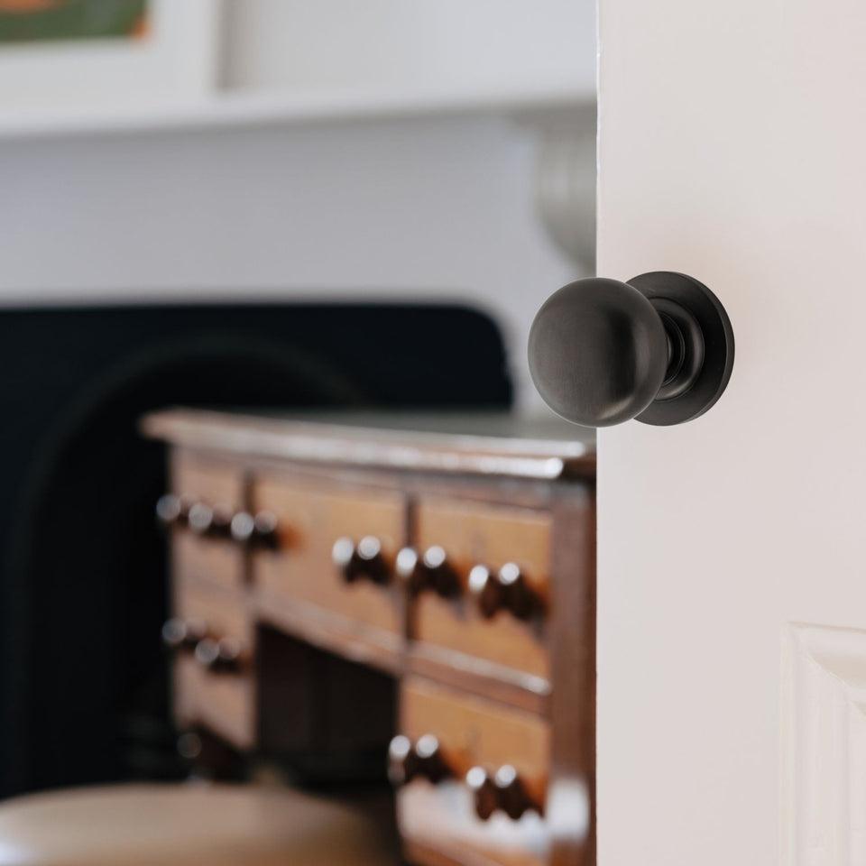 Iver Cambridge Knob Round Rose Passage Kit Signature Brass