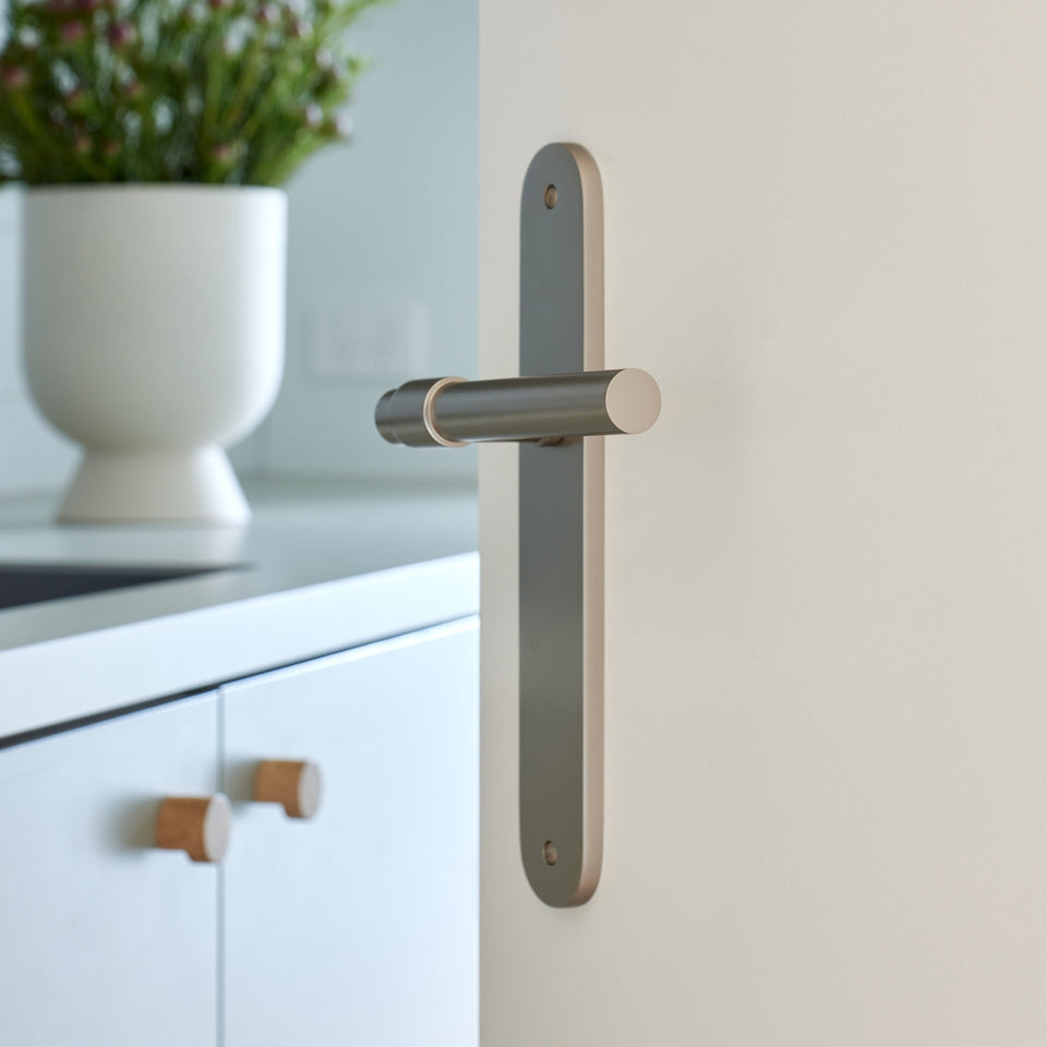Iver Helsinki Lever Oval Backplate Passage Kit Satin Nickel