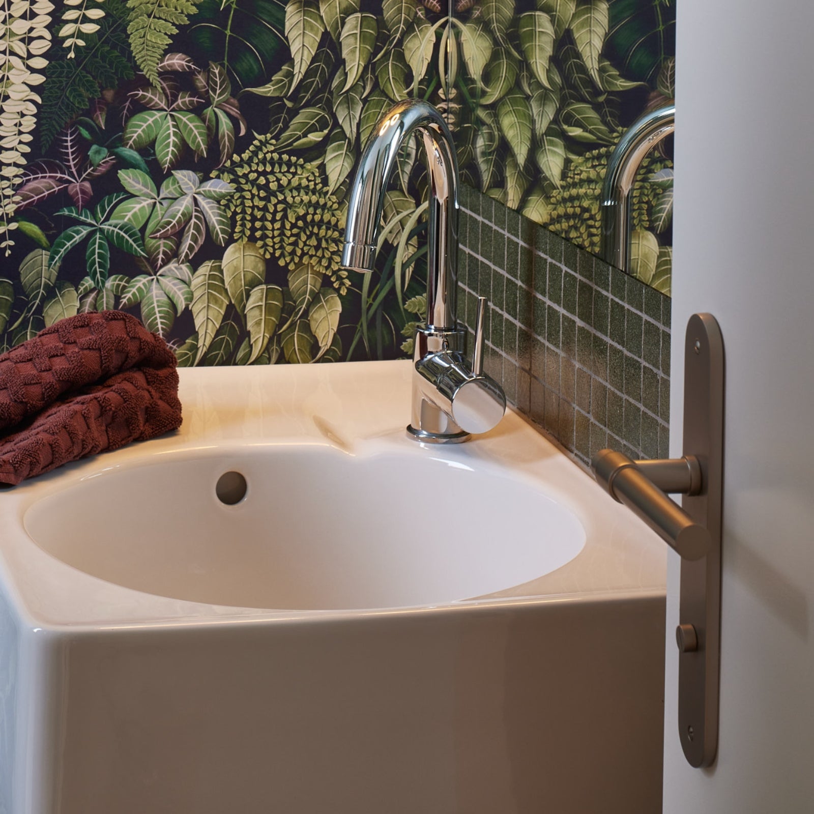 Project Image Iver Helsinki Lever Oval Backplate Privacy Kit with Privacy Turn Signature Brass 10900KPRIV60 - The Blue Space